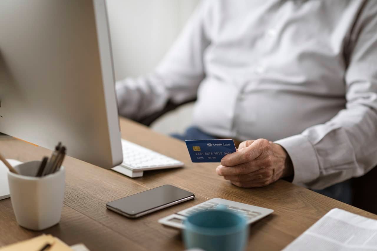 Como ver os gastos do Cartão Corporativo do Governo 2 Fluxo de monitoramento do Cartão Corporativo do Governo em múltiplas plataformas oficiais